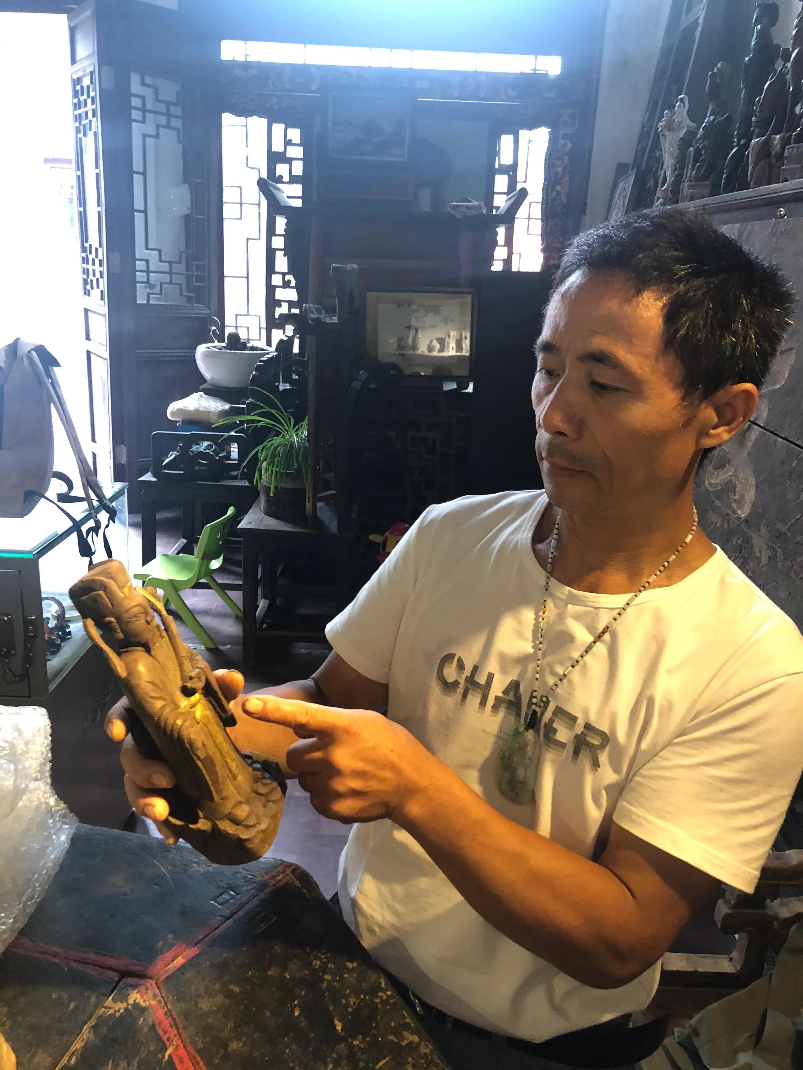 合川徐守学：让残缺老物件＂妙手回春＂