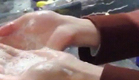 油烟机上的油污用什么洗得更干净,油烟机去油污最好的妙招