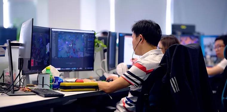 铁甲雄兵怎么打出高伤害,铁甲雄兵怎么发挥最大的威力