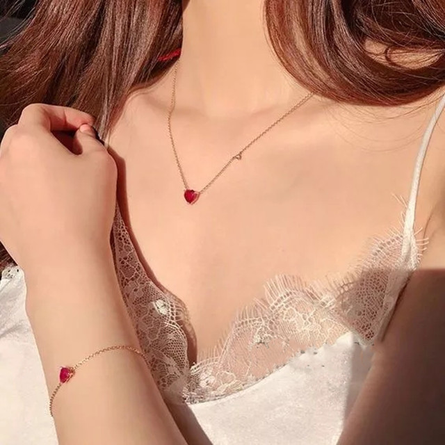 如何选择适合的锁骨链,解锁天鹅颈