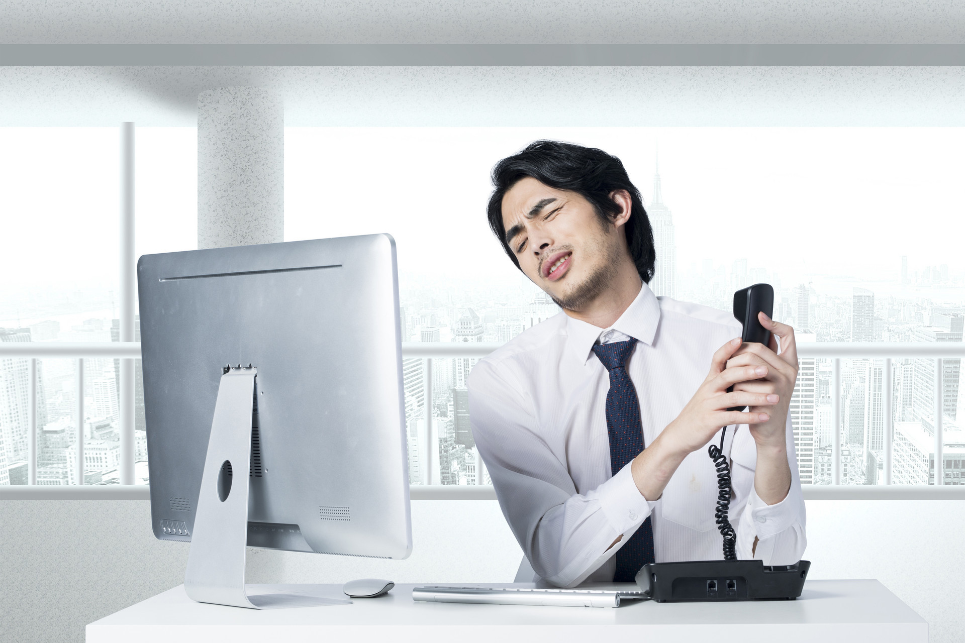 客户要投诉你要怎么安抚客户,遇到蛮不讲理的客户闹事怎么解决