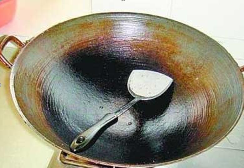 新买的铁锅生锈有什么办法不生锈,铁锅生锈怎么办怎样让铁锅不生锈