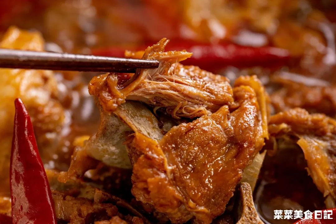 折腾一下午的年夜饭终于上桌了,历时五小时为家人做一顿年夜饭