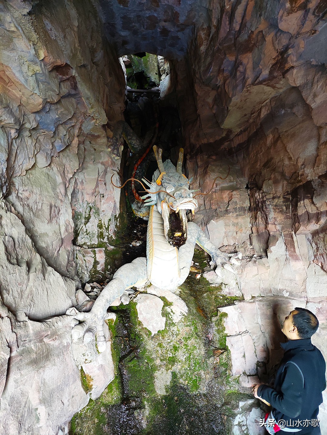 从石家庄到邢台，寻找大自然的鬼斧神工，爬上半个瓮，羞羞阴阳山