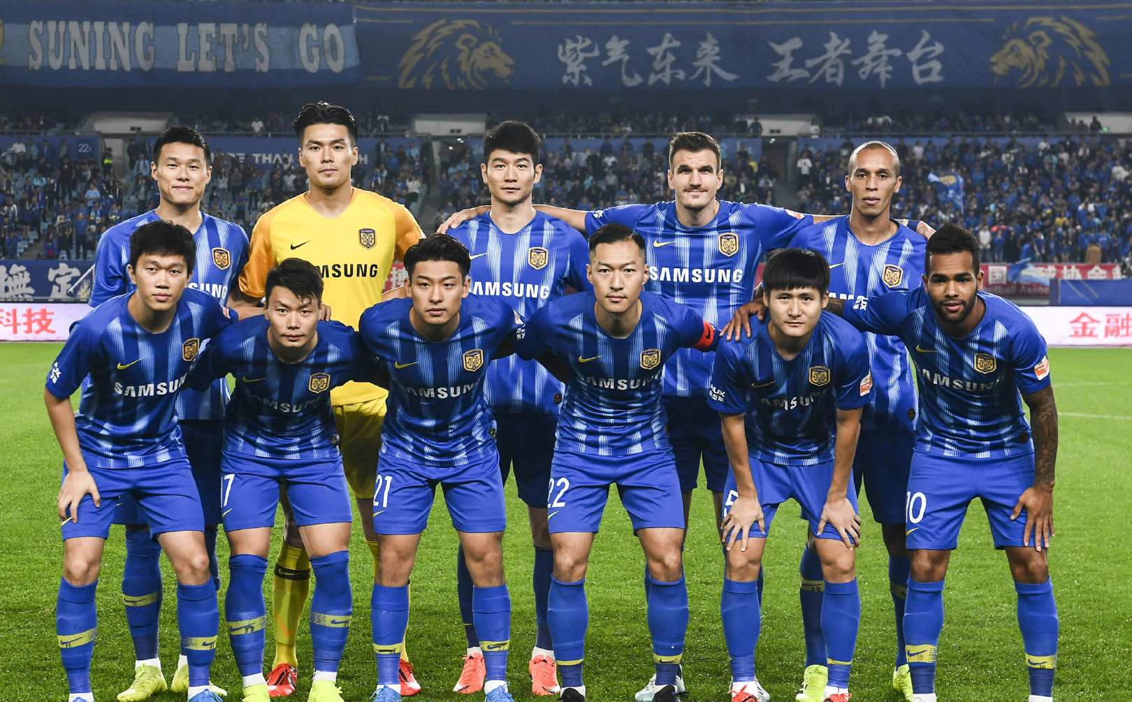 苏宁大将没有谢场，遭自家球迷谩骂，恒大与亚泰球迷看不下去了