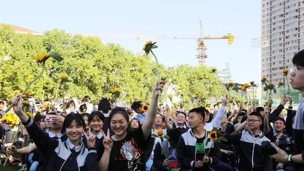 郑州二中是什么档次的高中,性价比最高的二本院校