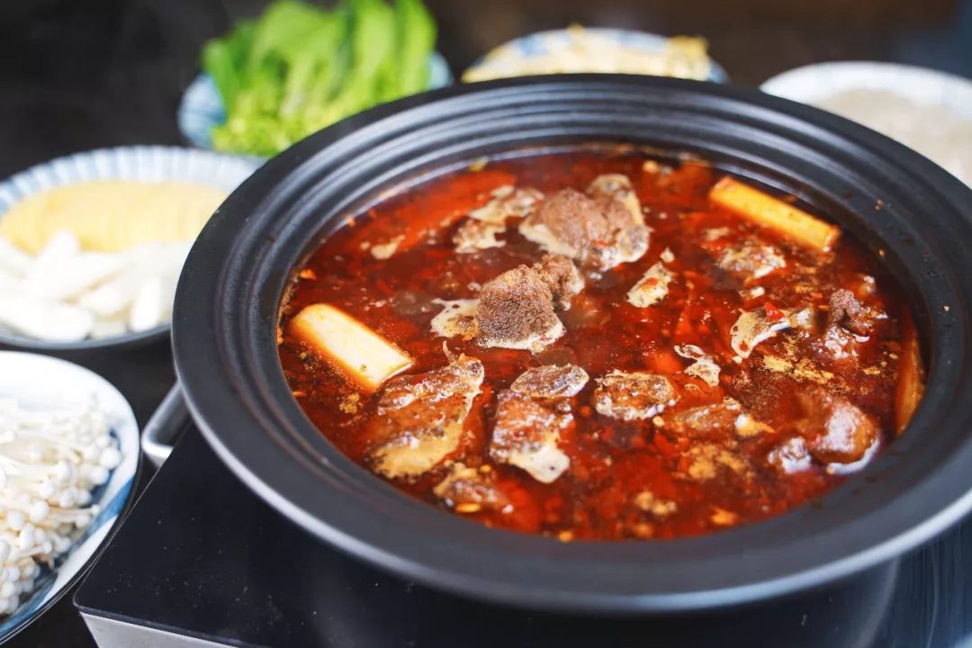 香辣排骨火锅直接放火锅底料,麻辣鲜香排骨火锅
