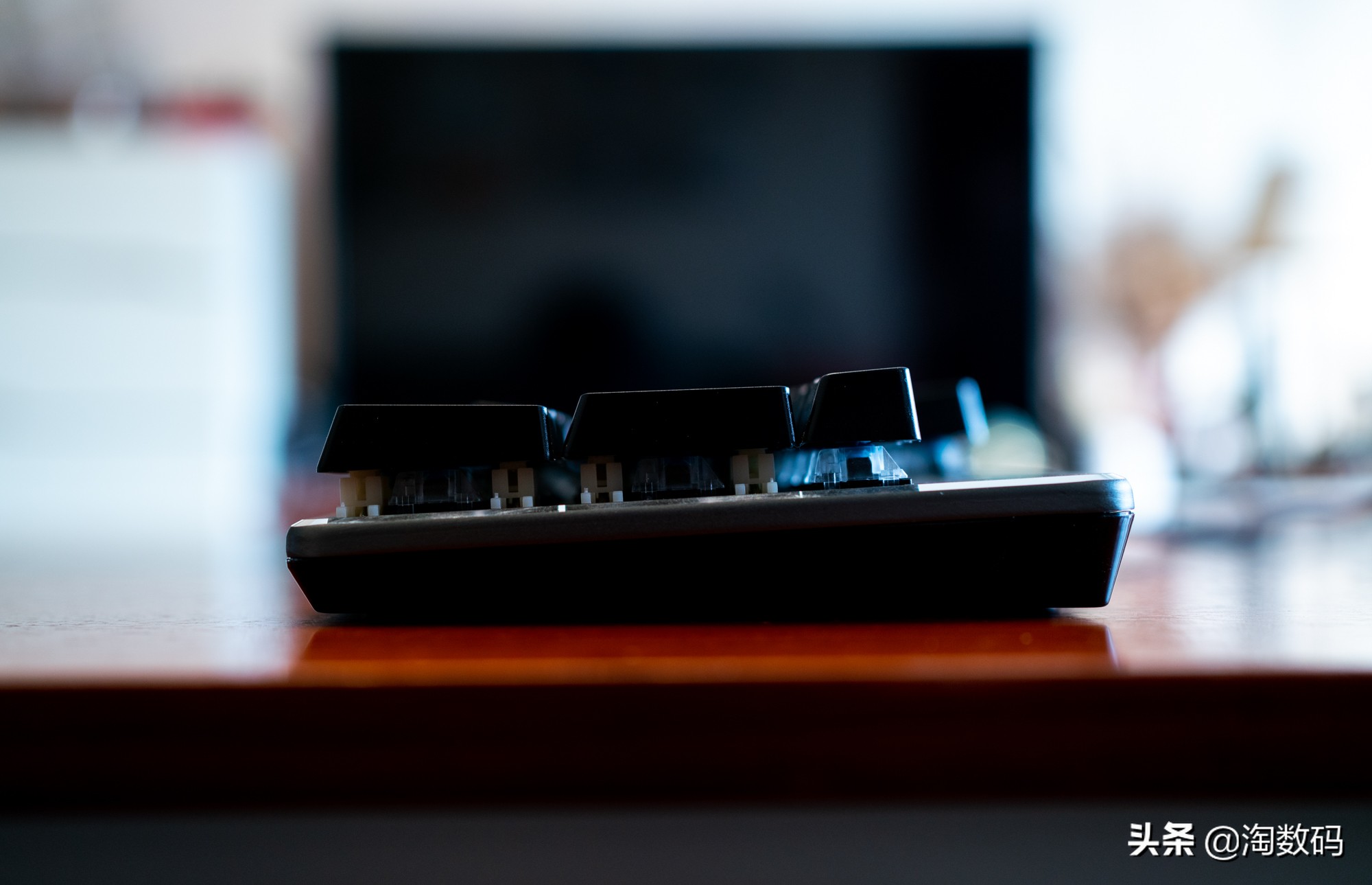 99元捡漏,有什么100多的rgb青轴机械键盘