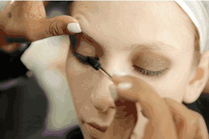 继“火烈鸟”后！中国又一“平价”睫毛膏火了薇娅直播30秒卖20万