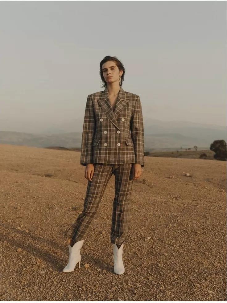 杨紫穿马丁靴的搭配,今年最流行的靴子女款牛仔