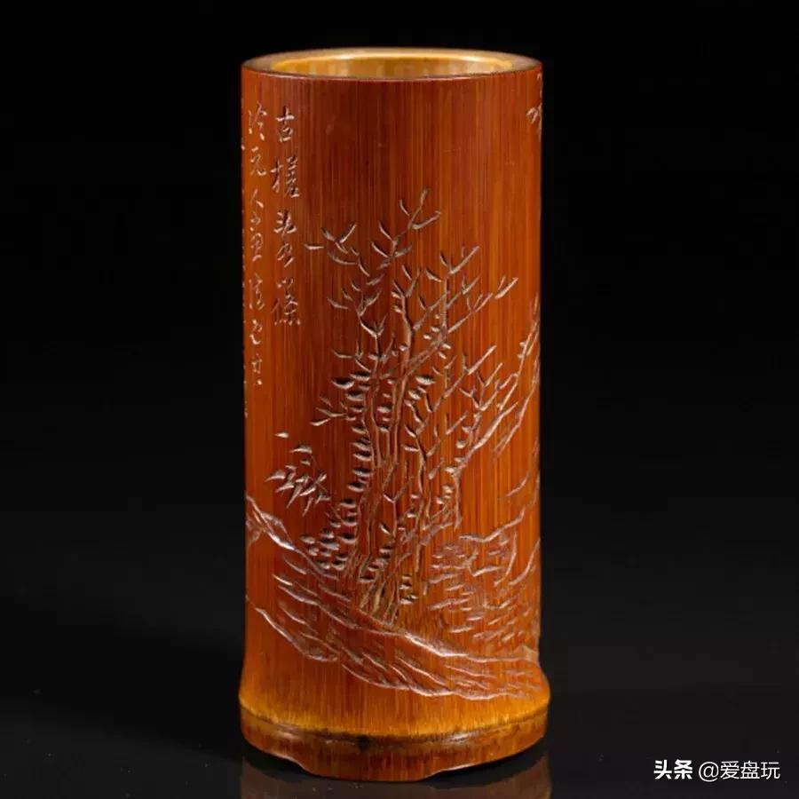 山上挖了块竹根，他砍了砍，竟能盘出通透的枣红色！