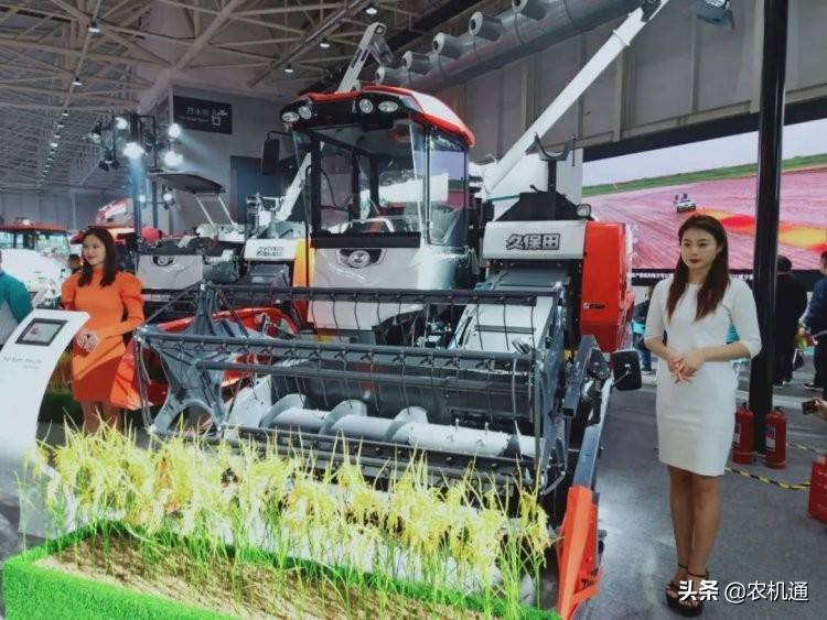 中型全喂入水稻联合收获机,最新小麦联合收获机