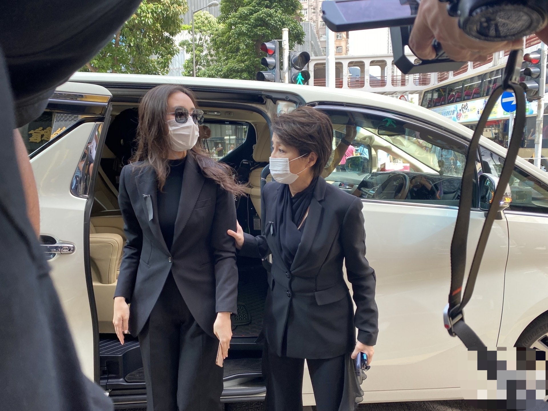 奚梦瑶手拿包,奚梦瑶秀包包