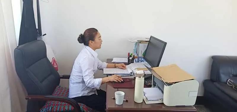 凤城谢静岚：扶贫路上敢啃硬骨头的新兵