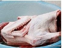 浙江菜笋干老鸭汤,好吃的笋干老鸭煲