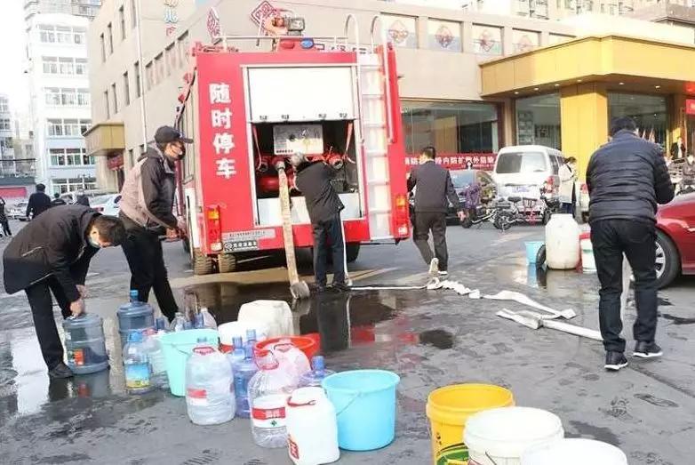 这节骨眼1253户居民家没水吃，社区书记有妙招