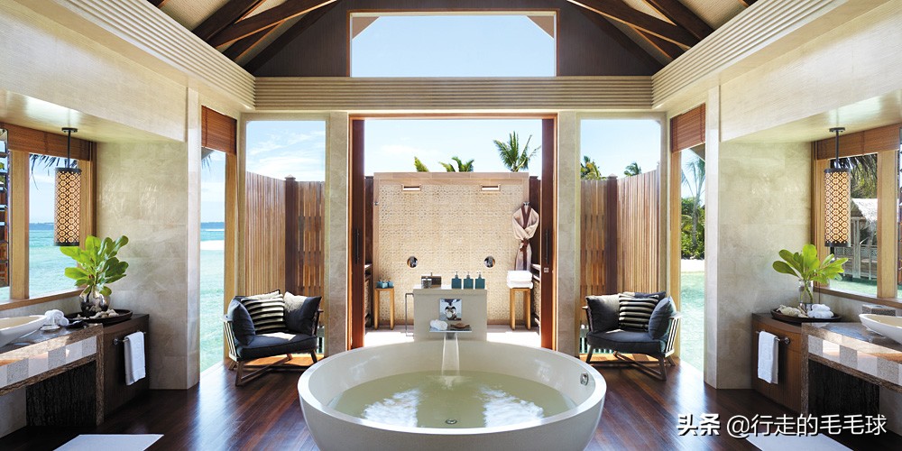 大海高尔夫球场,大海中央的球场