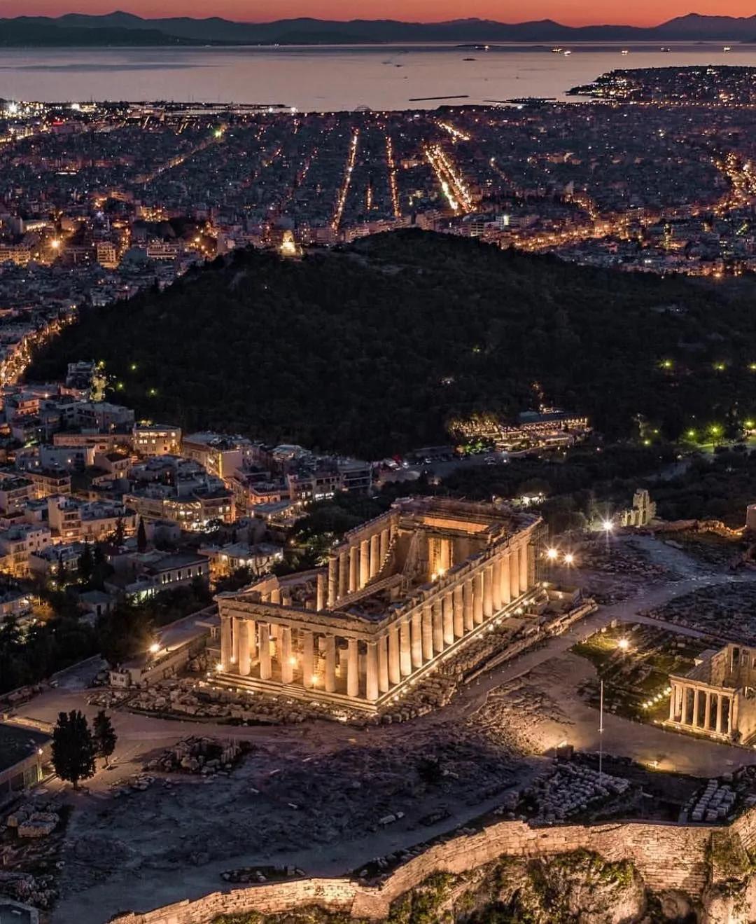 圣罗兰最经典的衣服,圣罗兰最经典款的衣服