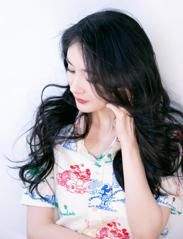 知法犯法？李佳琦又道歉，和杨幂直播或成年度翻车“大赏”