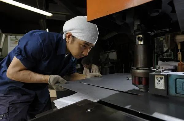 好好的中国品牌,为啥要说日本话?