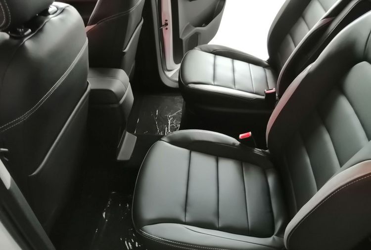 五菱宏光plus可以拉货吗,五菱宏光plus致富版拉货