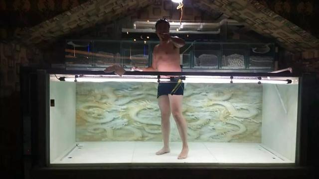 用3毫米玻璃粘的鱼缸,用大理石粘小型鱼缸