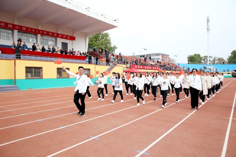 名校就是不一样,许昌市建设路小学2019年春季运动会开幕式美爆了