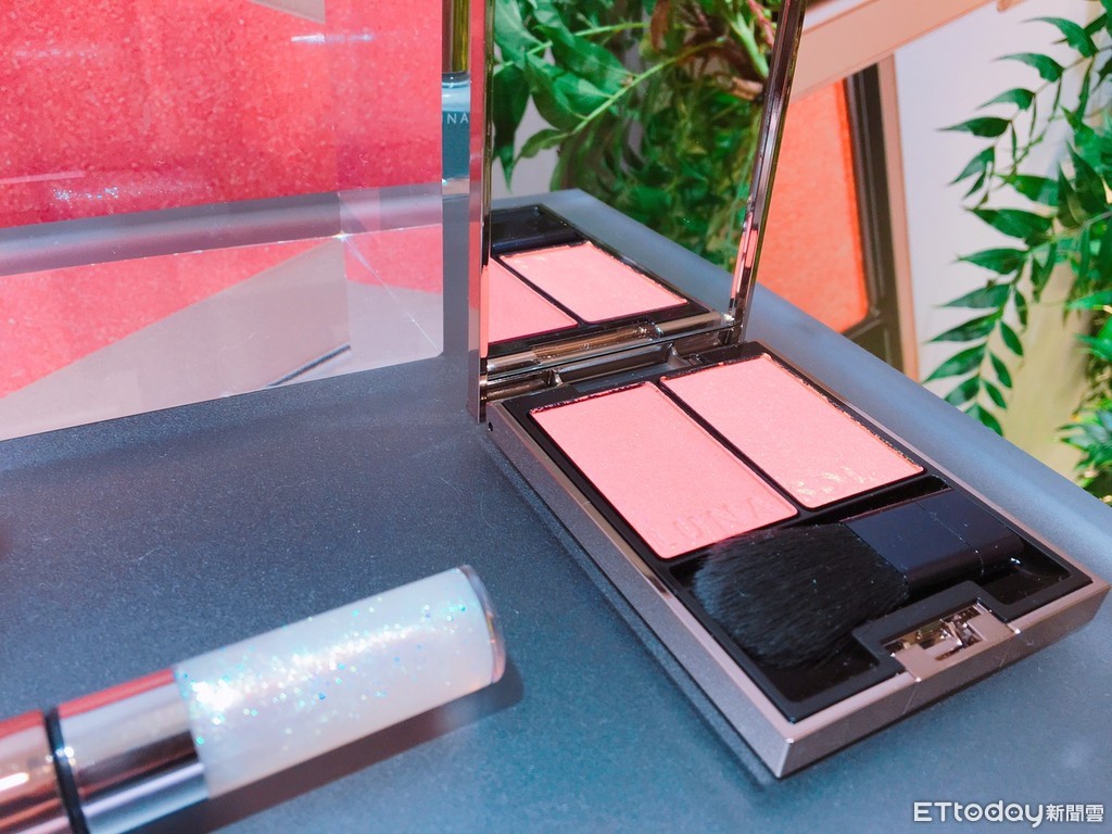 lunasol猫眼石眼影画法图片,lunasol眼影画法