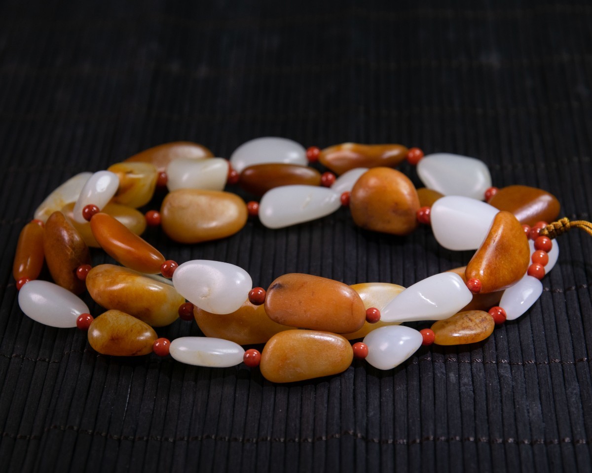 新疆和田玉籽料黄玉图片,和田玉黄玉和黄沁的区别