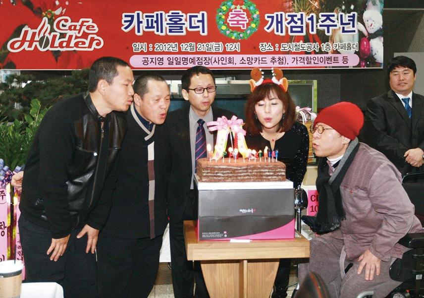 她是富家千金，却花10年揭露性侵真相：我的眼睛总望向受伤的人