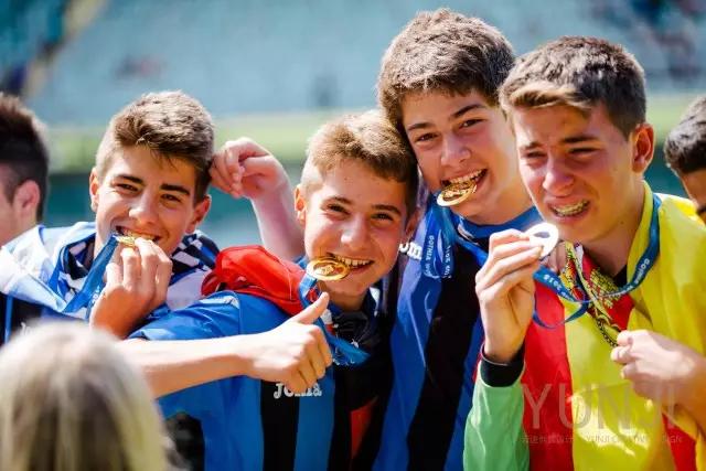 云亚科技文创奖杯|世界青少年足球赛“哥德杯”