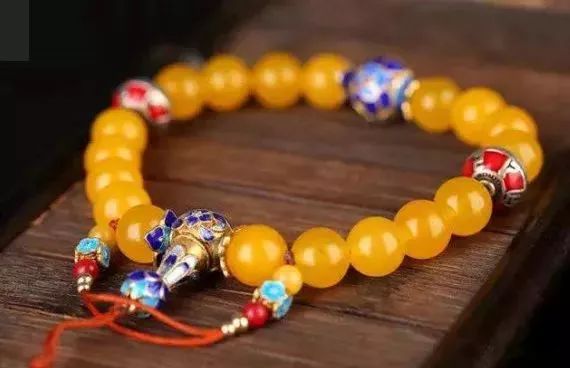 蜜蜡首饰十大克星,佩戴蜜蜡的注意事项