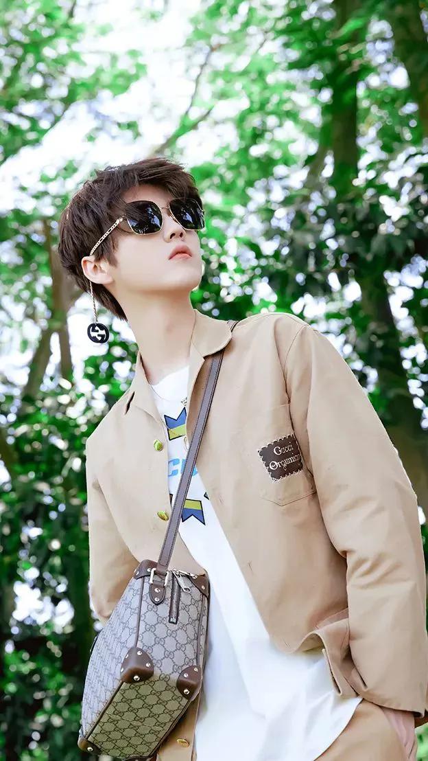 鹿晗壁纸浅蓝色系,鹿晗壁纸皮衣