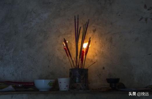 守灵为什么点三根香,人死后守灵堂好不好