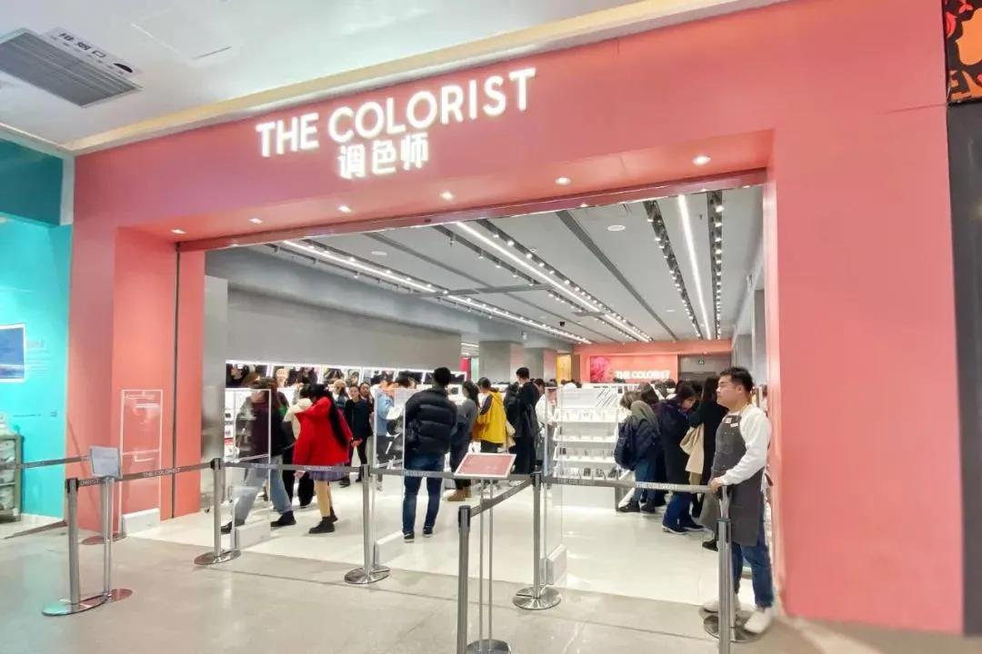 店播+快时尚+网红场景=业绩20万/店/天“调色师”这么玩不火才怪