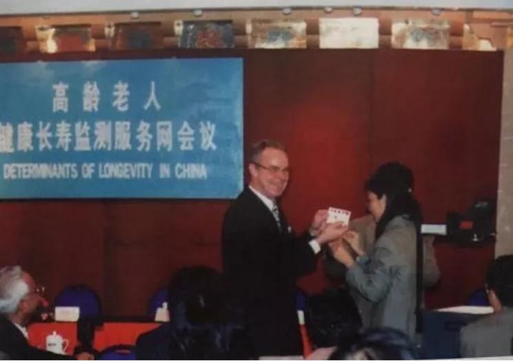 揭秘：美国20多年前即在全球采集遗传基因研究老年人死亡问题