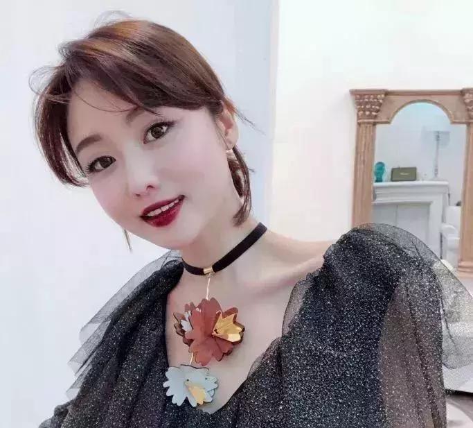 白桃乌龙口红适合黑黄皮,阿玛尼适合黑黄皮的口红