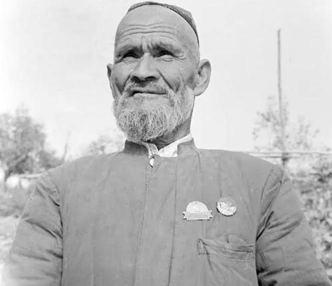 骑毛驴去看毛主席的库尔班，临终：后代参军报国，重孙女完成遗愿