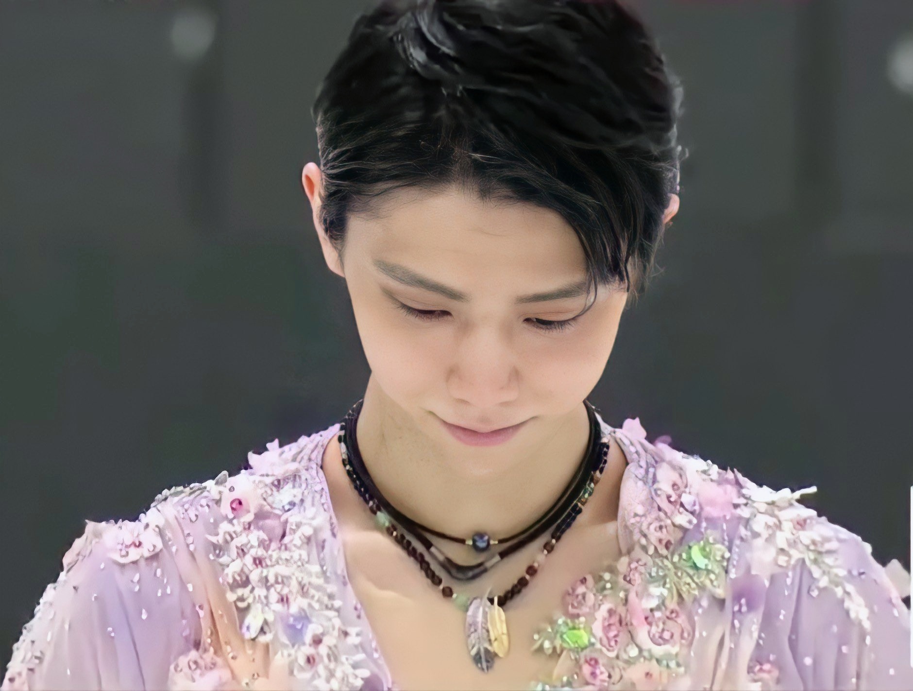 羽生结弦穿花衬衫2018,羽生结弦花衬衫拼接款