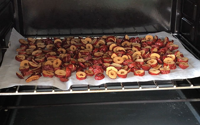 红枣干零食脆枣片做法,零食脆片的做法