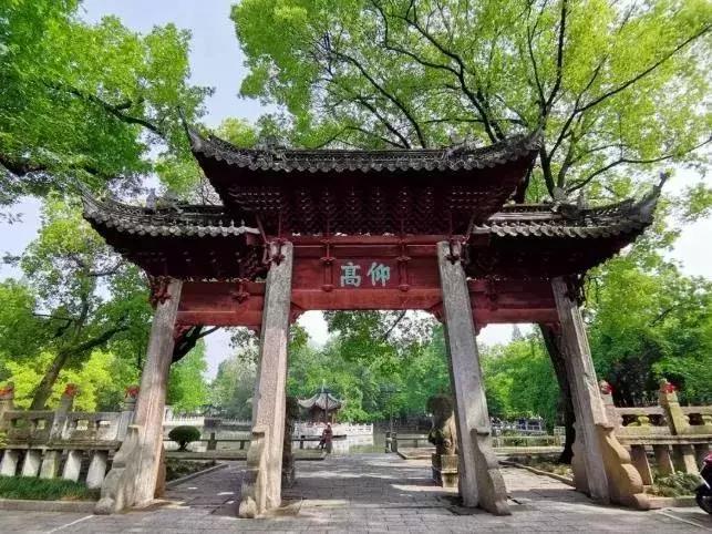 繁华喧闹的老街,繁华古镇老街