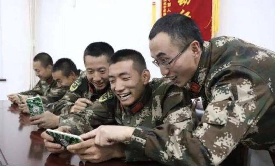 军人手机使用条例,军人使用的手机