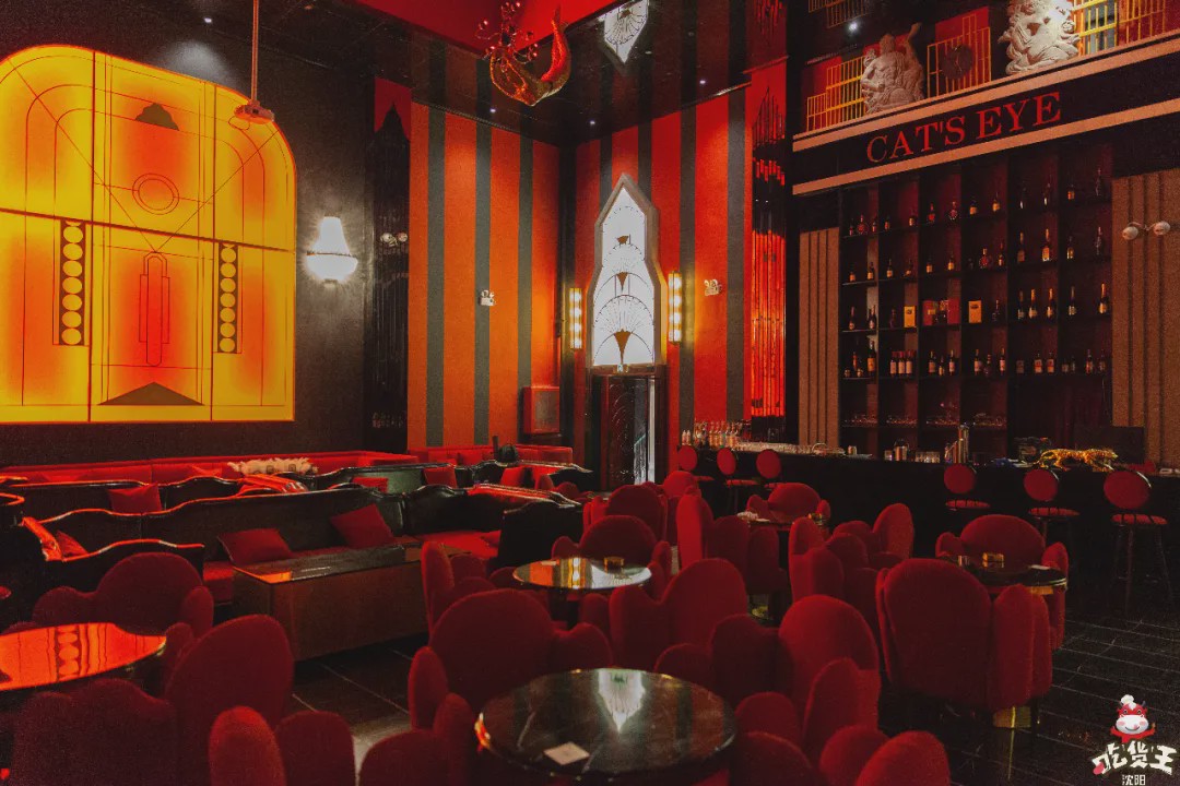 这家藏在居民楼里の「复古酒吧」，居然靠着“人气美食”上位？