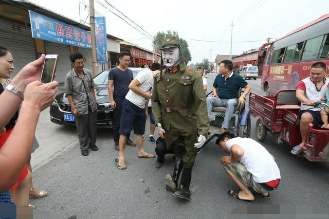 鬼子拉车机器人,大爷制作日本鬼子手拉车