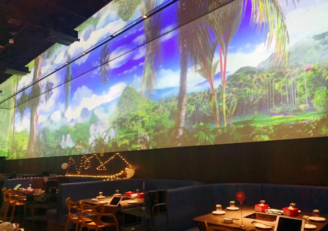 复古服装店陈列搭配展示,国外大牌服装店陈列