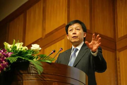 一生要走多少路才是终点,成功的人往往都不成功易中天