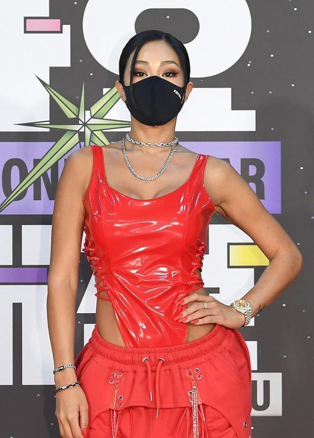 rapperjessi身材,jessi的穿衣风格