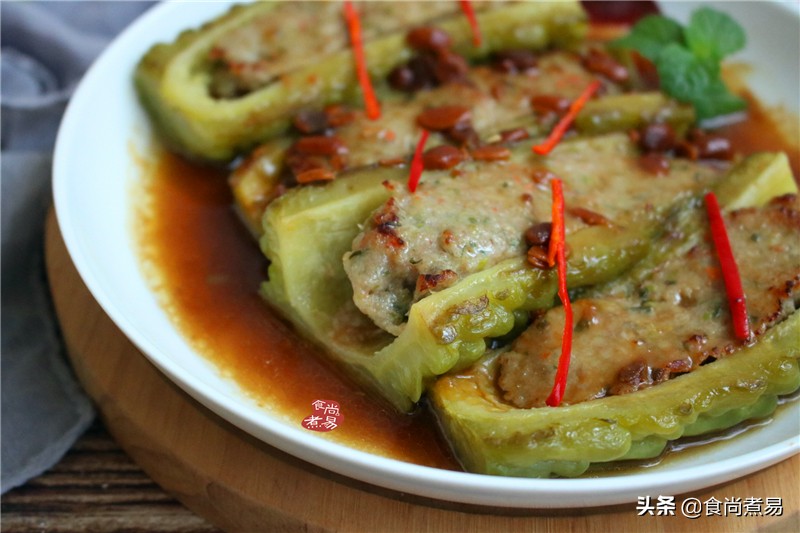 用这方法酿苦瓜，特简单，蒸一蒸浇点汁就起锅，香糯回甘不上火