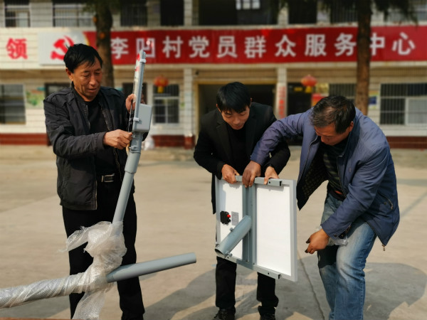 路灯照亮扶贫路结对帮扶暖人心,河南商丘扶贫路灯