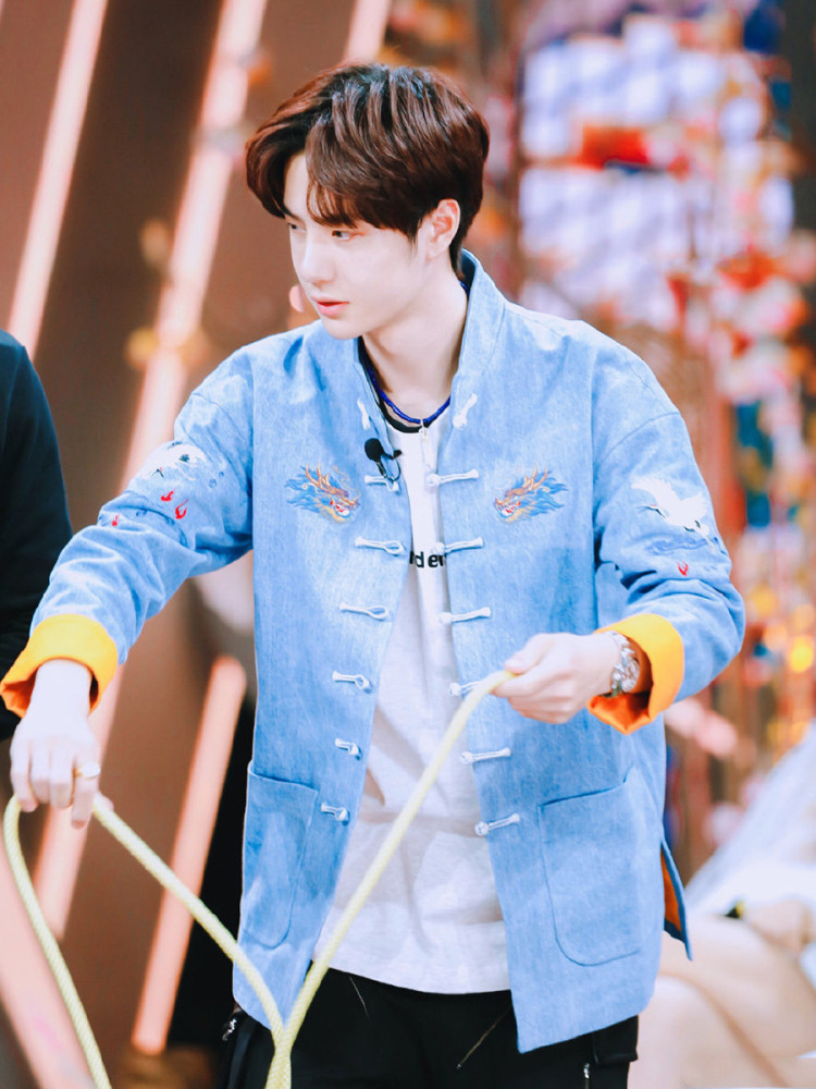 王一博穿的唐装,王一博唐装